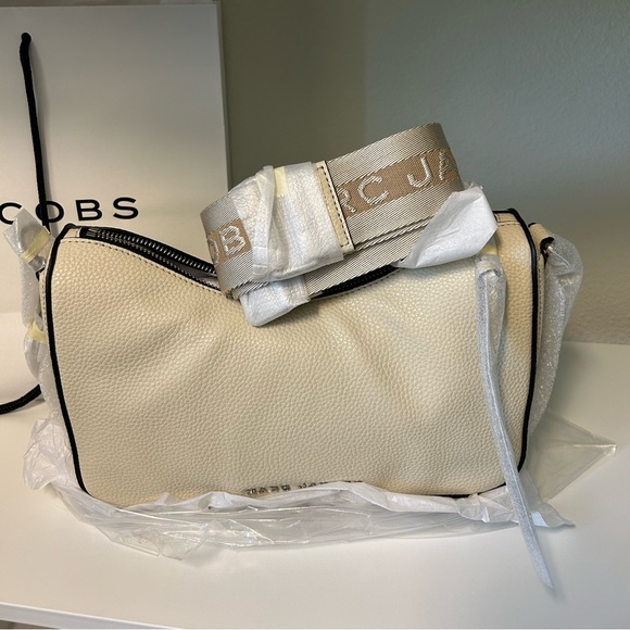 Marc Jacobs convertible shoulder hobo bag/purse with logo strap in marshmallow - Picture 5 of 12